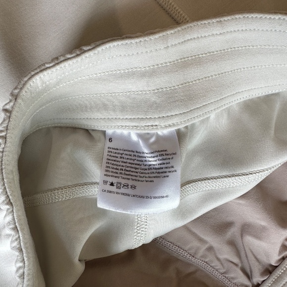 Lululemon Softstreme Perfectly Oversized Cropped Crew + Matching Shorts - Picture 10 of 11